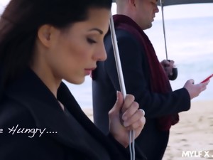 задник, облизване на задник, красавици, чекия, малки цици