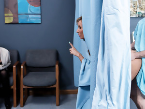 갈색머리 백인녀, 의사, 얼굴에 사정, 유니폼