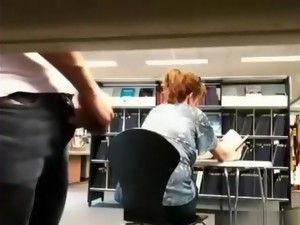 αστείο, δημόσια