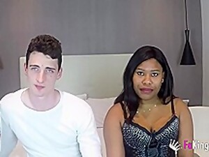 Tetek besar, Rambut coklat, Suami istri selingkuh, Kayu hitam, Warna kulit berbeda