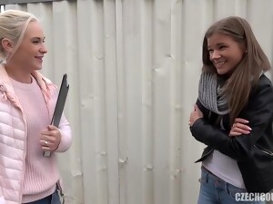 Blond, Geld, Draussen, Kleine titten, Dreier