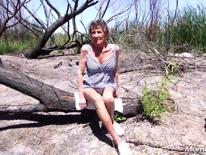 Brune, Nonna, Sesso all'aperto, Punto di vista