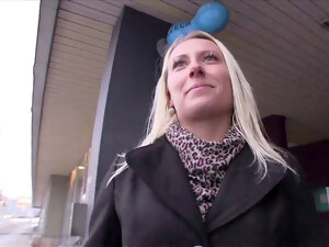 Soldi, Sesso all'aperto, In pubblico