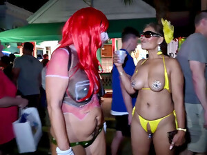 暴露狂, 聚会, 公共场所