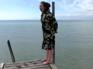 Praia, Bastidores, Bondage