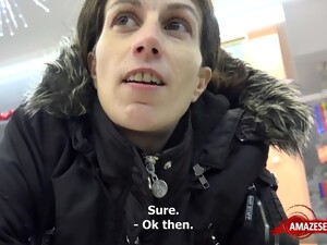 نيك بالقبضة, فلوس