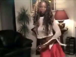 Classic Ebony Ghetto Chick Stripteasing On The Cam
