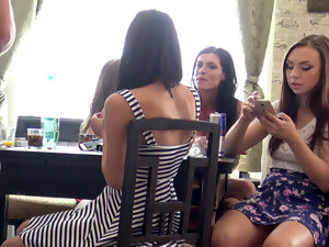 Telecamera nascosta, Tanga, Sotto la gonna