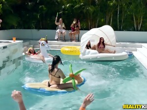 részeg, gruppenszex, orgia, szabadtéri szex, buli