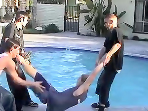 iza scene, četvorka, bazen, spanking