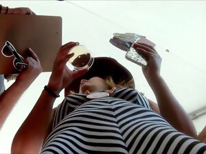 Faldas arriba, Voyeur