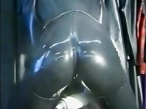 σδμχ, γυναικεία κυριαρχία, τακούνια, λάτεξ, καουτσούκ