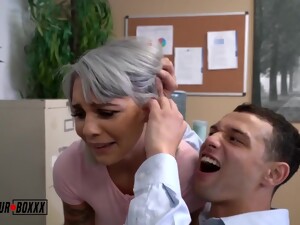 Tette grosse, Naturali, Ufficio