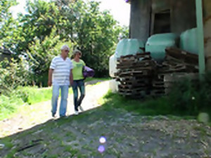 vaaleaverikkö, kypsä, vanha mies, ulkotilojen seksi, kullilla ratsastus