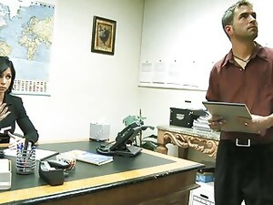 брюнетка, свършване в устата, обувки на токчета, милф, офис