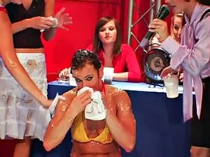 بيكيني, امرأة سمراء, سحاق