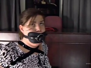 bạo dâm dùng dây, giày cao gót