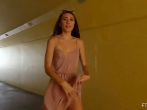 Пляж, На публике