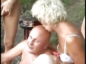 Seks grup, Gadis Hungaria, Tua dan muda, Seks publik, Seks amatir