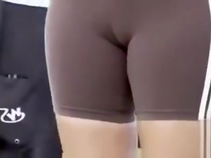 Memek wanita, Pakaian elastis, Voyeur