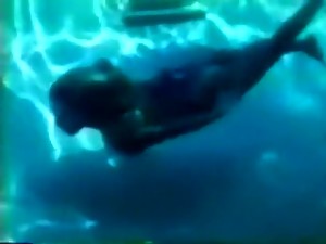 velike sise, skidanje, pod vodom