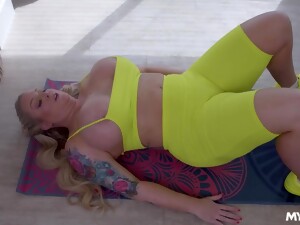 nagy segg, nagy cicik, duci, érett, basznivaló anyukák