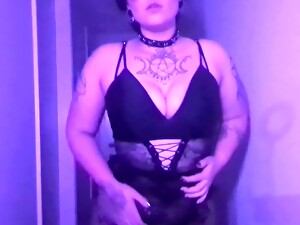 phong cách gothic, giày cao gót, bà mẹ quyến rũ