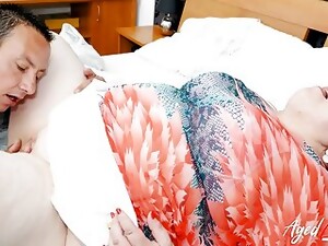 nagytestű csinos nők, duci, csókolózás, érett, természetes