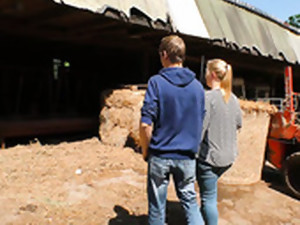 Wanita gemuk cantik, Pipi imut, Seks nungging, Celana jin, Cara alami, Luar ruangan, Tubuh kurus