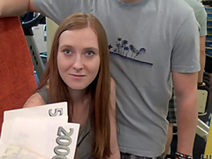 bạn gái, phòng gym, tiền, xe lửa