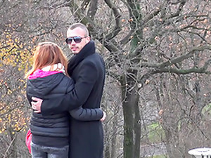 Pasangan kekasih, Celana jin, Uang, Rambut merah