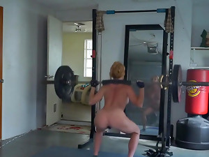 Tetek besar, Tempat kebugaran, MILF