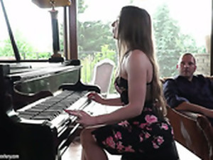 フェラ, 二穴挿入, 男２人の３P, 騎乗位, ロシア人, ストリップ, ３Ｐ