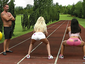 Büyük göt, Büyük memeler, Götten sikiş, Elle mastürbasyon, Romanyalılar, Spor, Üçlü