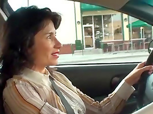 μελαχρινή, αυτοκίνητο