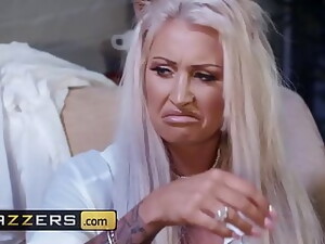 store bryster, blond, pikslikning, doktor, doggystyle, håndjob