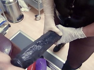 dvojitý anál, dvojitá penetrace, fisting, připínací