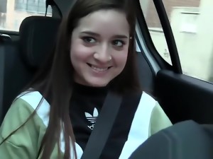 stora bröst, brunett, bukkake, kuksugande, ejakulering, gang bang, tatuering