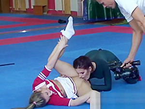 маце, лесбийки, малки цици, боричкане