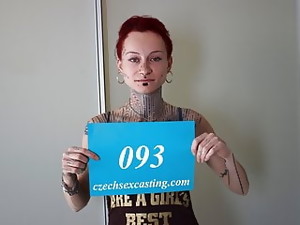 χύσιμο, τσέχα, κοκκινομάλλα, κοκαλιάρα, μικρά βυζιά, τατουάζ, ερασιτέχνιδα