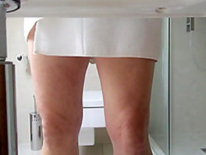 velike sise, matorke, milfače, pišanje, tuš, amterski