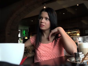 røv, sæd på ansigtet, penge, trusser, realitet, pikridning, små patter